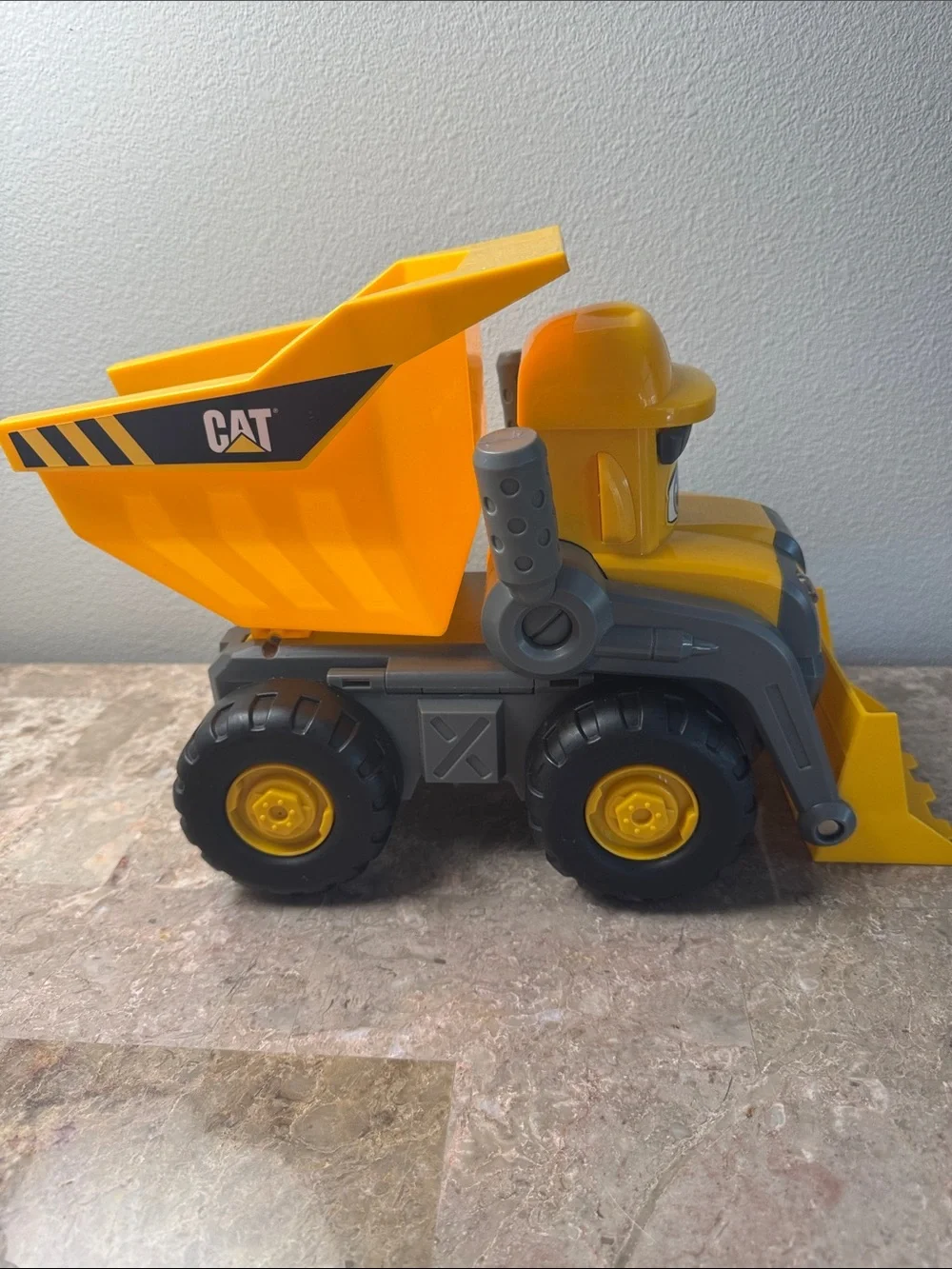 Funrise Cat Junior Crew Tipper 14” Electronic Construction Vehicle 82956